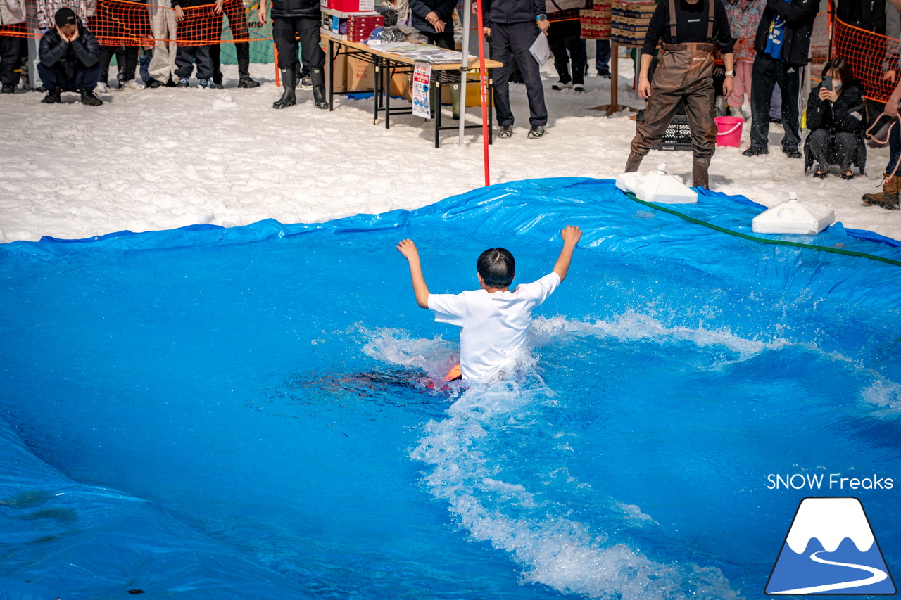 富良野スキー場｜いよいよインターナショナルなイベントに？！春シーズン恒例『第13回 Pond Skimming 池渡り』開催～♪